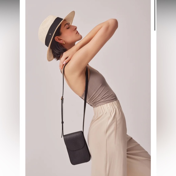 Cuyana Handbags - New! Cuyana Black Leather Crossbody Concertina Phone Bag